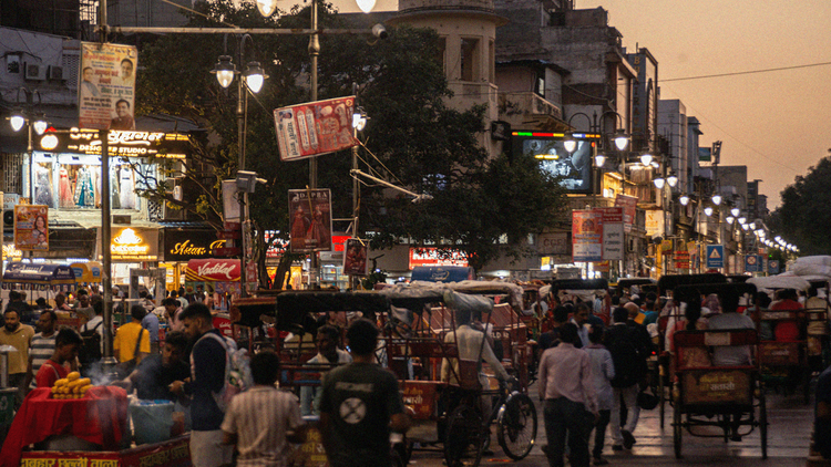 Lucknow_Street_3_unplash_embed.png