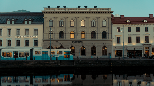 image of tram and building facades in Gothenburg