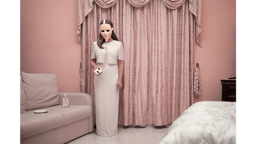 Beauty In The Age Of Selfies: Exploring Beyond The Binaries  