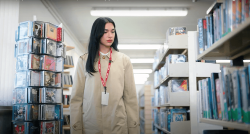 Dua Lipa Visits Downview Women’s Prison With Books Unlocked