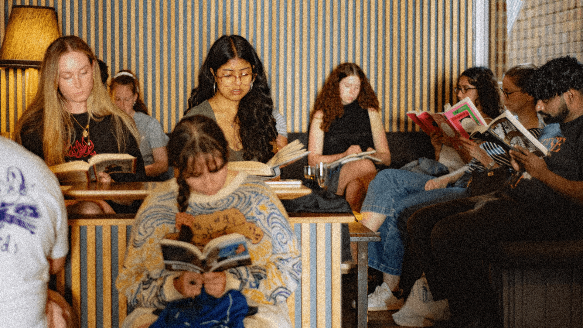 Are Silent Reading Pop-Ups For Introverts What Clubs Are To Extroverts?